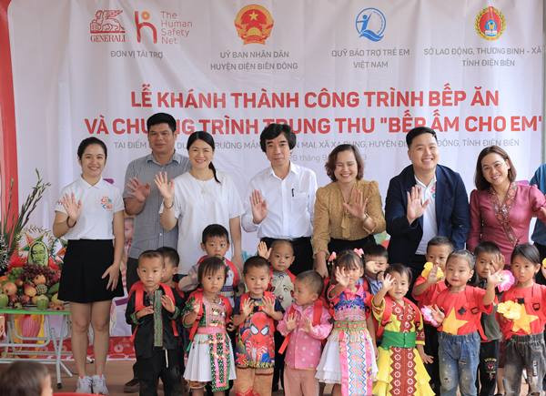 Bếp ấm Điện Biên” – công trình yêu thương của Generali từ nguồn quỹ quyên góp để mang bếp ăn mới và những bữa ăn đủ đầy cho các em nhỏ dân tộc Thái và H’mông tại điểm bản Xa Dung B, trường mầm non Ban Mai, xã Xa Dung, Đông, Điện Biên.