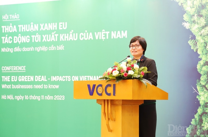 Đại diện ban soạn thảo, bà Nguyễn Thu Trang – Giám đốc Trung tâm WTO và Hội nhập - VCCI đã trình bày Báo cáo “Thỏa thuận Xanh EU và Xuất khẩu của Việt Nam” tại Hội thảo