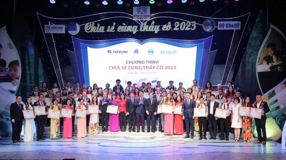 Chia sẻ cùng thầy cô năm 2023: Tuyên dương 58 thầy, cô giáo tiêu biểu trên cả nước