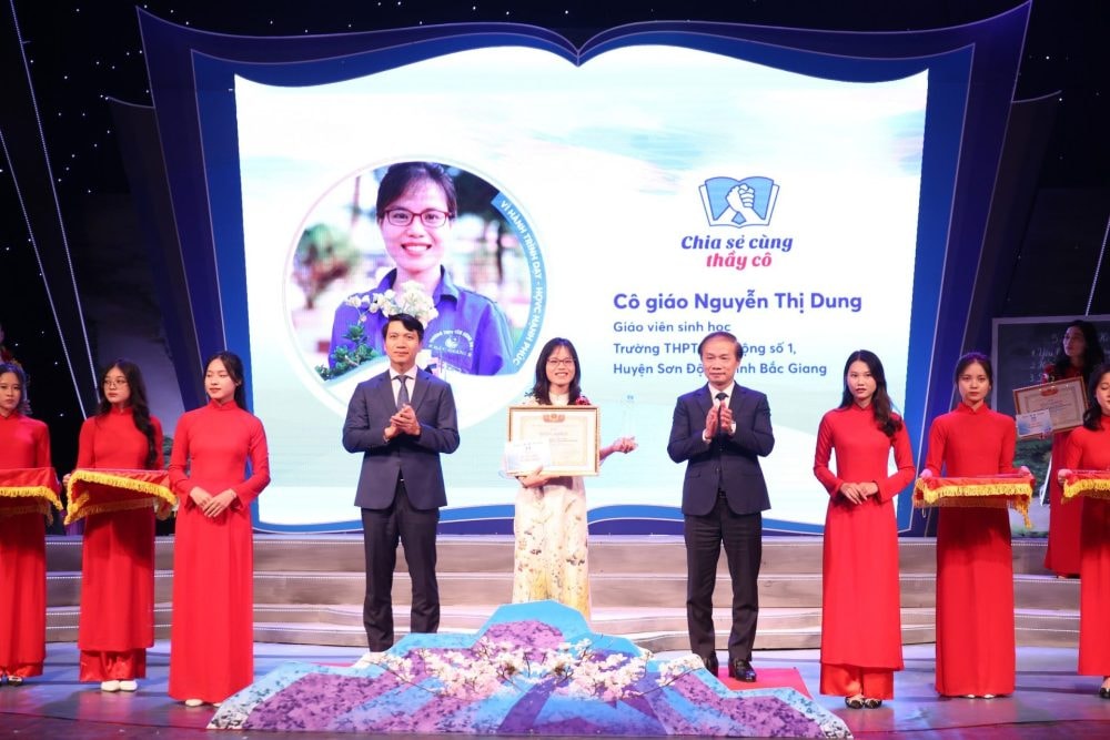 Chia sẻ cùng thầy cô năm 2023: Tuyên dương 58 thầy, cô giáo tiêu biểu trên cả nước