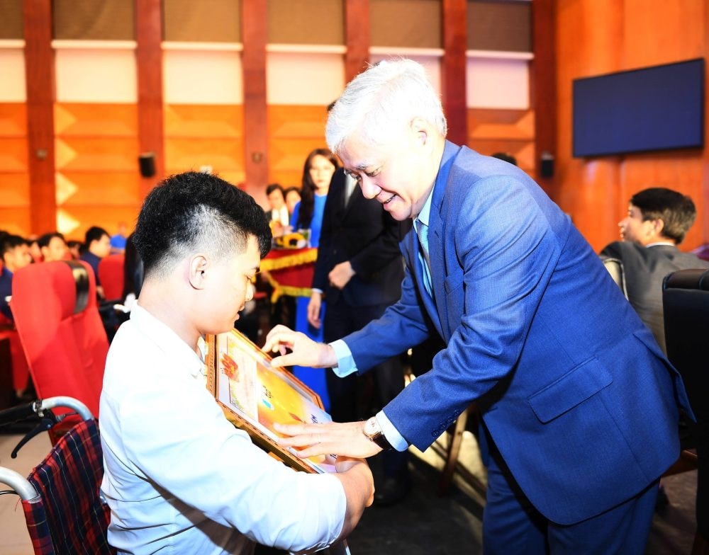 Tỏa sáng nghị lực Việt năm 2023: Tuyên dương 35 gương thanh niên khuyết tật tiêu biểu