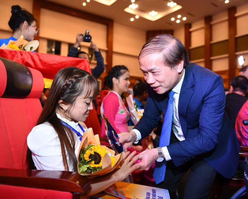 Tỏa sáng nghị lực Việt năm 2023: Tuyên dương 35 gương thanh niên khuyết tật tiêu biểu