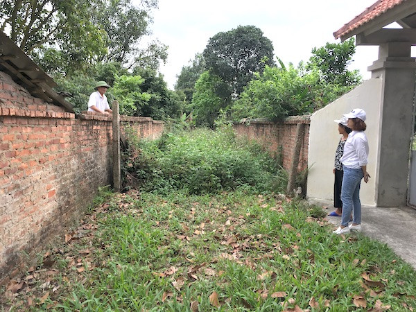 Nhiều lô đất xen kẹt được chào bán với giá rẻ, nhưng rất khó để làm sổ đỏ. Ảnh: LV