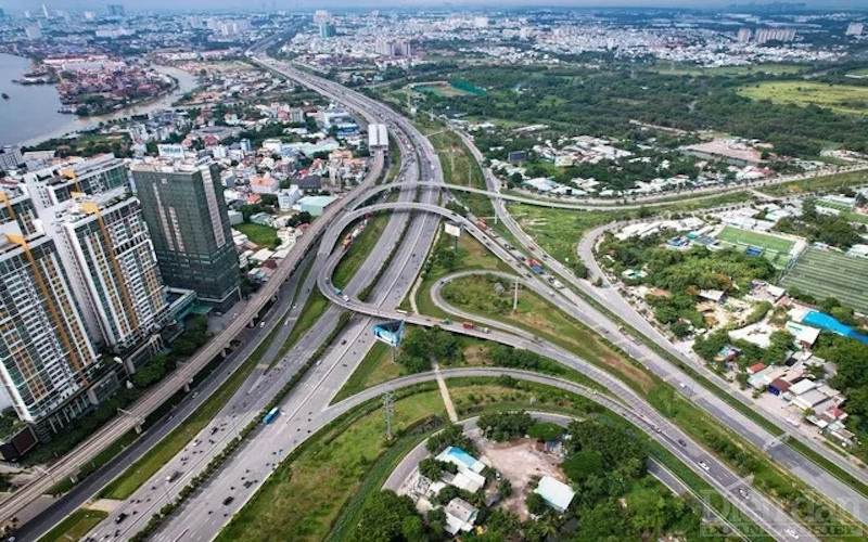 Dự án Vành đai 3 TP.HCM được khởi công ngày 18/6/2023, với toàn tuyến dài hơn 76 km, đi qua địa bàn 4 địa phương: TP.HCM, Đồng Nai, Bình Dương và Long An. Trong đó đoạn qua TP.HCM dài nhất với 47,5 km, đi qua 4 địa bàn: TP.Thủ Đức và 3 huyện: Củ Chi, Hóc Môn, Bình Chánh.