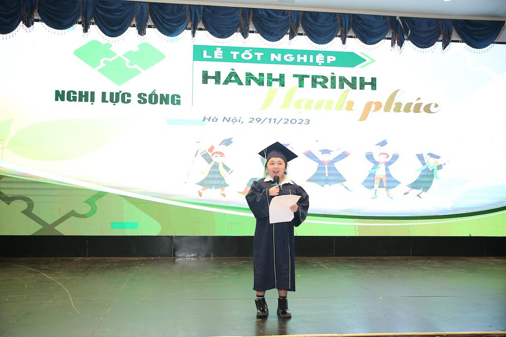 Lê Thị Thúy Hạnh đại diện học viên tốt nghiệp khóa K2 - 2023 phát biểu tại lễ tốt nghiệp