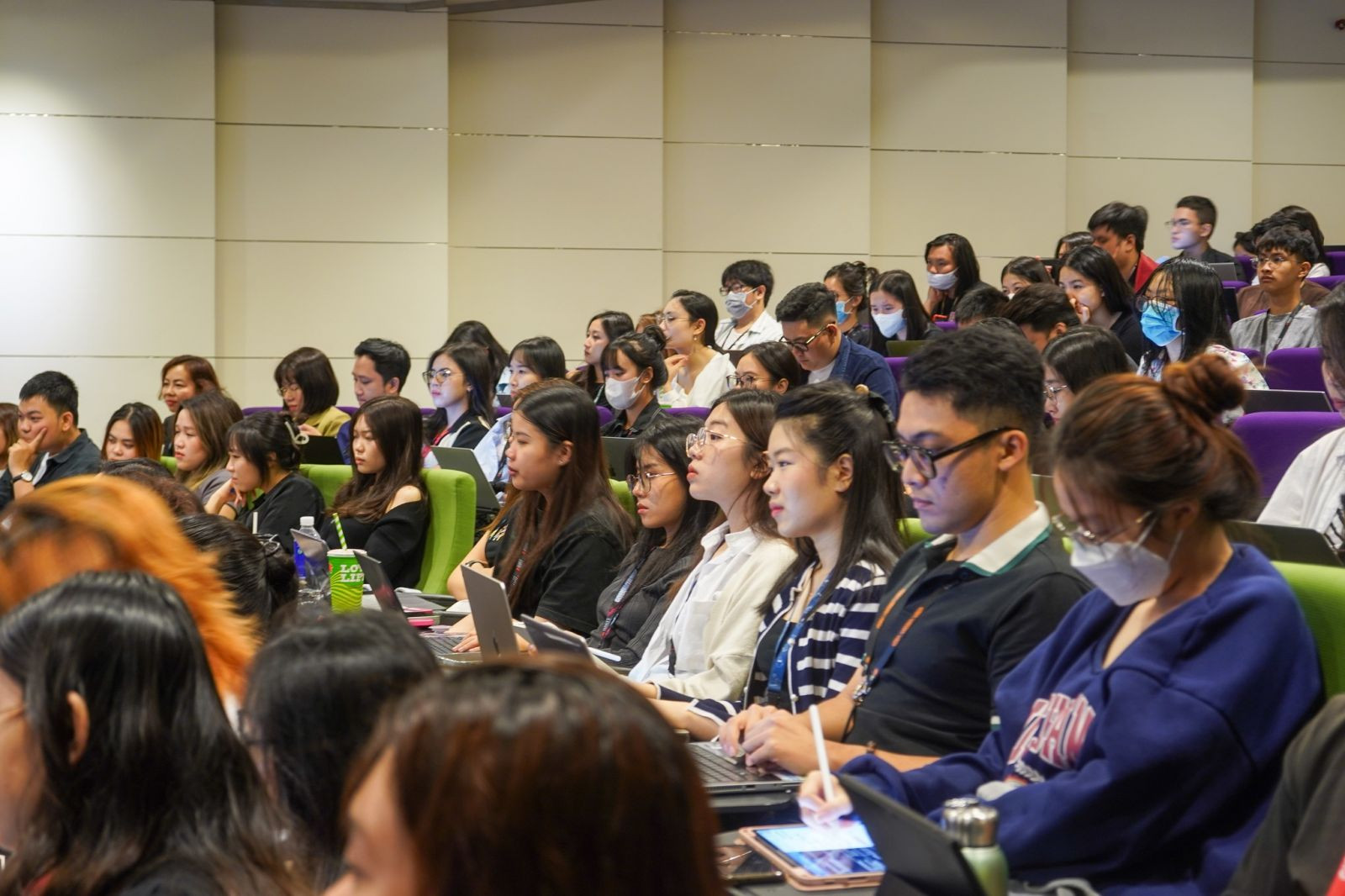 Sinh viên RMIT tham dự sự kiện “Empowering HERpreneurship”