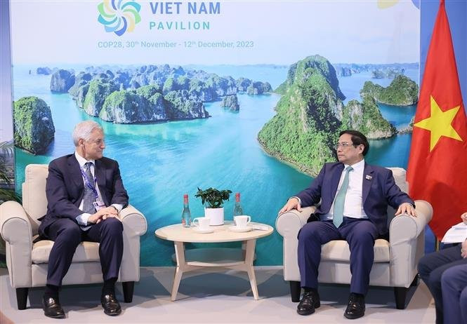 Bill Winters-Tổng giám đốc Standard Chartered và thủ tướng Phạm Minh Chính-nguồn ảnh MONRE