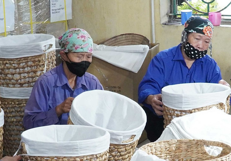 Sản xuất hàng xuất khẩu của Công ty TNHH Sản xuất, xuất nhập khẩu hàng thủ công mỹ nghệ Tiến Thành