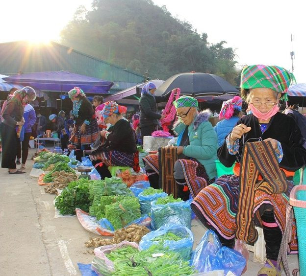 Chợ phiên điểm hẹn văn hóa của đồng bào các dân tộc Lai Châu Chợ phiên điểm hẹn văn hóa của đồng bào các dân tộc Lai Châu