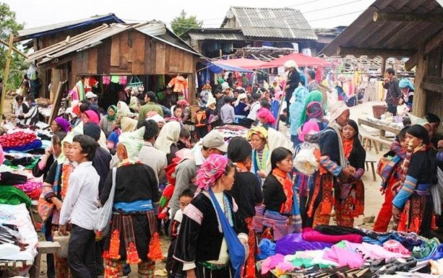 Chợ phiên điểm hẹn văn hóa của đồng bào các dân tộc Lai Châu Chợ phiên điểm hẹn văn hóa của đồng bào các dân tộc Lai Châu