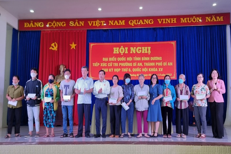 Trong hai ngày 5 và 6 tháng 12 năm 2023 tại Bình Dương, Công ty CP Halcom Việt Nam đã phối hợp với Mặt trận Tổ quốc Việt Nam tỉnh Bình Dương cùng các cấp chính quyền địa phương đến thăm và trao tặng 150 suất quà tới người nghèo