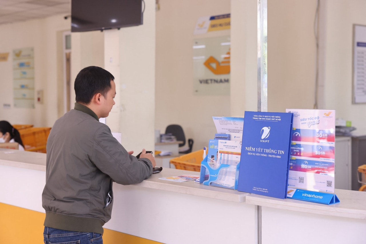 Khách hàng có thể dễ dàng đến các điểm của Bưu cục Bưu điện - Văn hóa xã để đăng ký sử dụng các dịch vụ của Vinaphone.