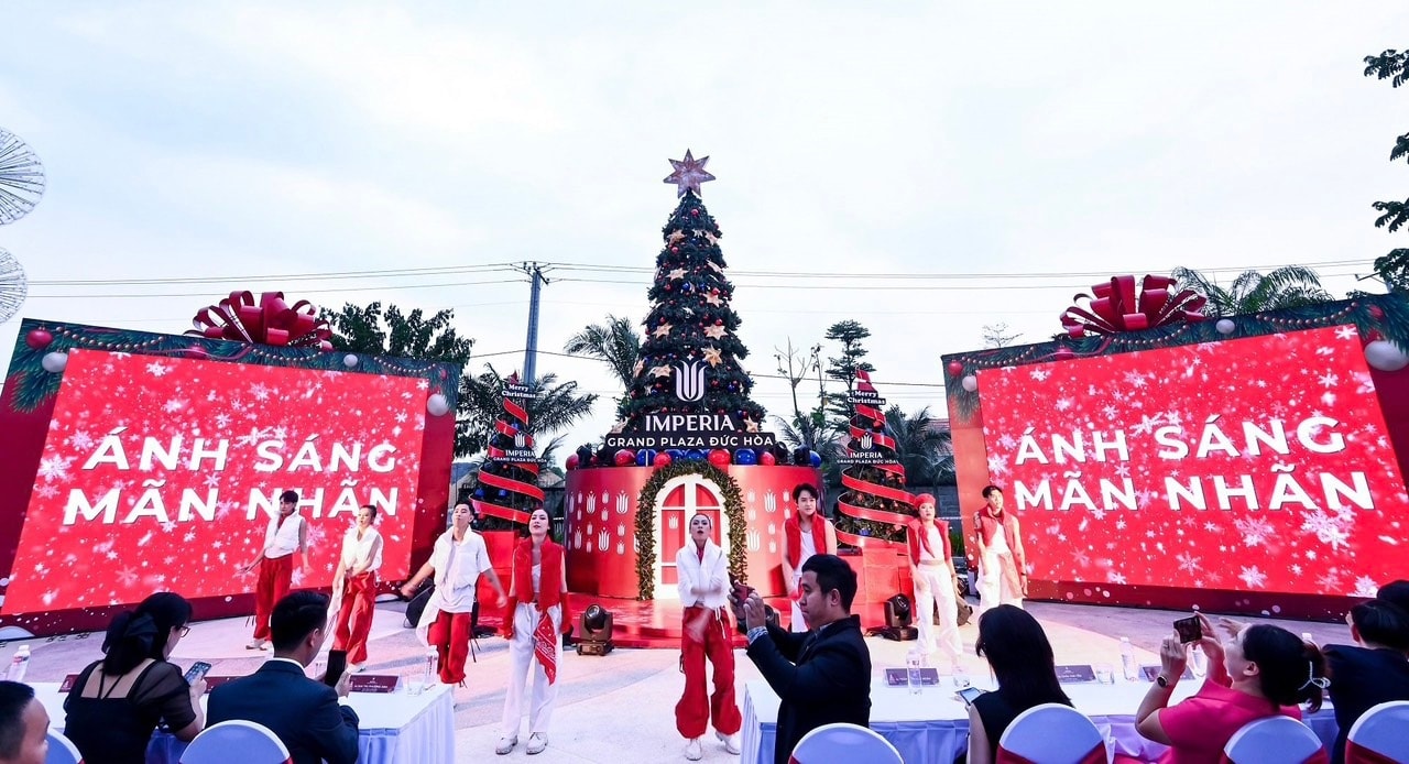 Những tiết mục ca nhạc giải trí diễn ra sôi động suốt chương trình