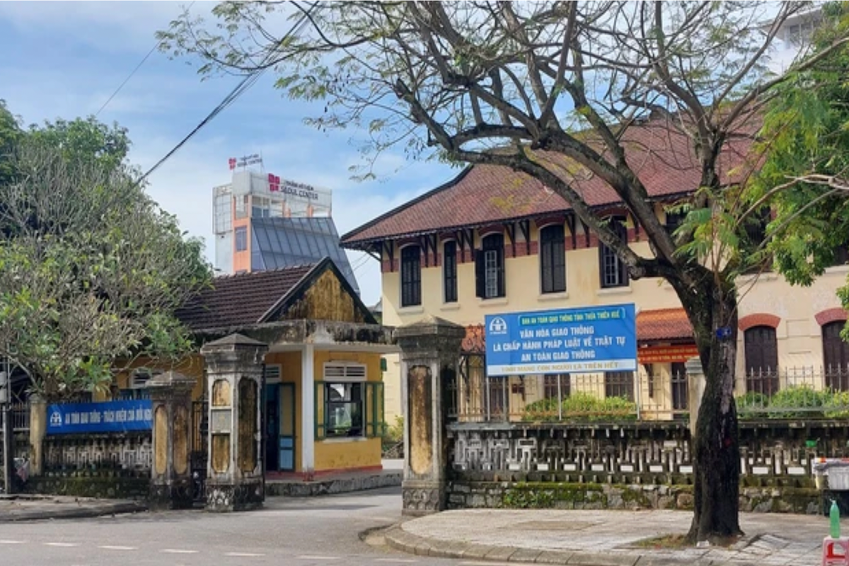 Trụ sở Sở GTVT tỉnh Thừa Thiên - Huế nằm ở khu đất số 8 - 10 đường Phan Bội Châu và số 19 đường Nguyễn Huệ (TP Huế) chuẩn bị đấu giá.