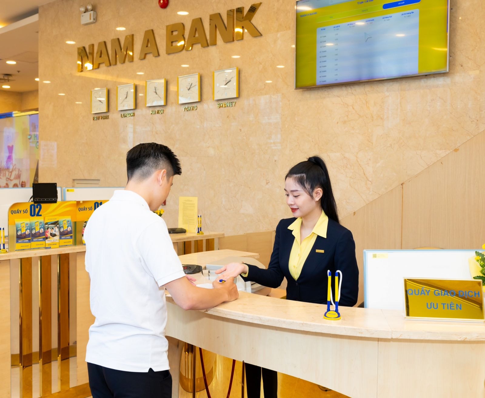 Các ngân hàng thương mại đang triển khai nhiều giải pháp tăng cường khả năng tiếp cận vốn vốn của người dân