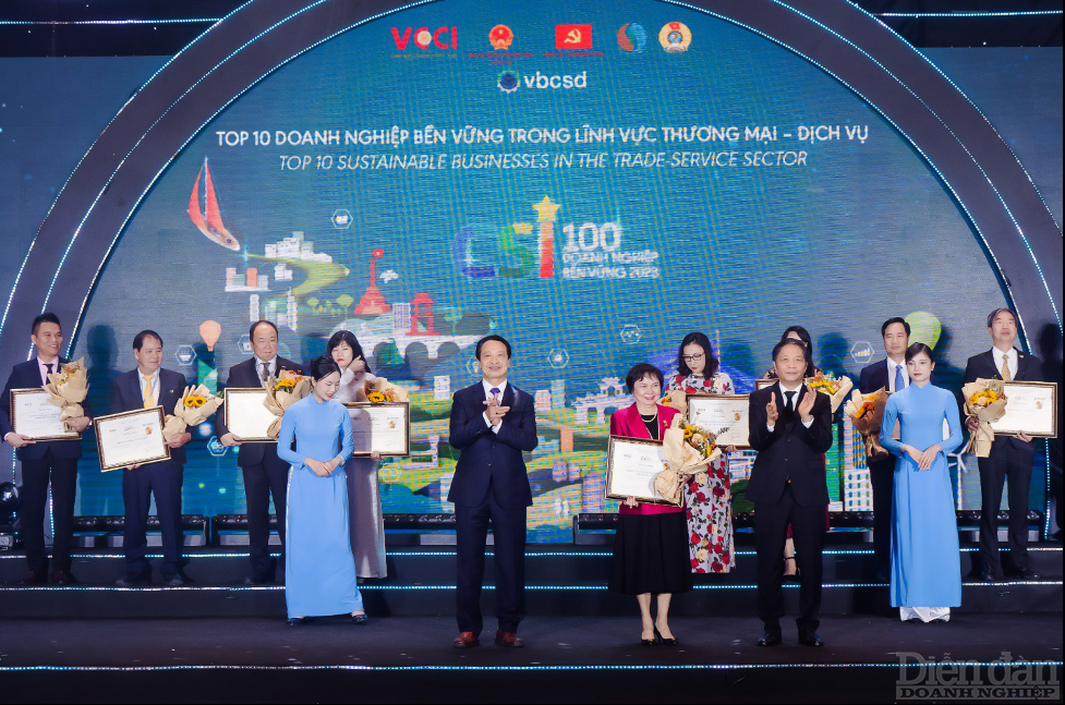 PNJ dẫn đầu top 10 doanh nghiệp lĩnh vực thương mại - dịch vụ trong 100 Doanh nghiệp PTBV 2023