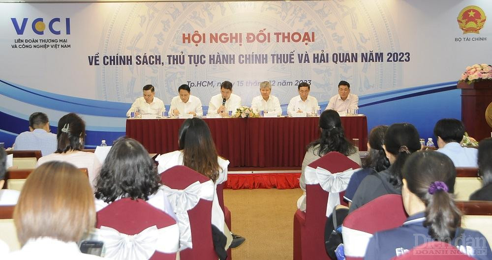 Nhằm tạo môi trường thuận lợi cho hoạt động của doanh nghiệp, VCCI phối hợp với Bộ Tài chính tổ chức Hội nghị “Đối thoại về chính sách và thủ tục hành chính thuế - Hải quan 2023” tại TP.HCM - Ảnh: Đình Đại.