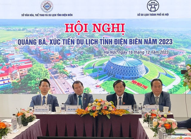 Ban chủ tọa Hội nghị.