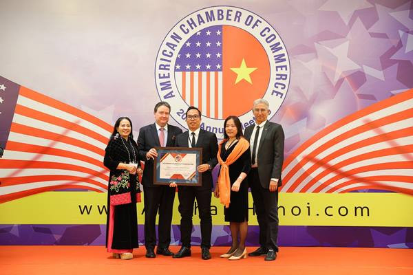 P&G Việt Nam nhận giải thưởng AmCham CSR Awards lần thứ 7 liên tiếp