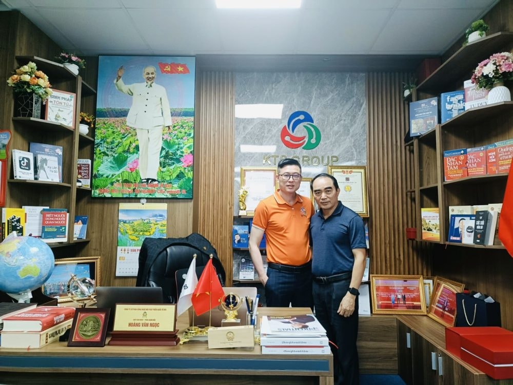 Đối thoại cuối năm với 2 doanh nhân Việt Đối thoại cuối năm với 2 doanh nhân Việt