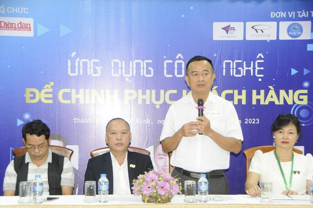 ThS. Nguyễn Văn Ngà - Uỷ viên Ban Điều hành Hội đồng chia sẻ về nội dung của Khóa đào tạo - Ảnh: Đình Đại.