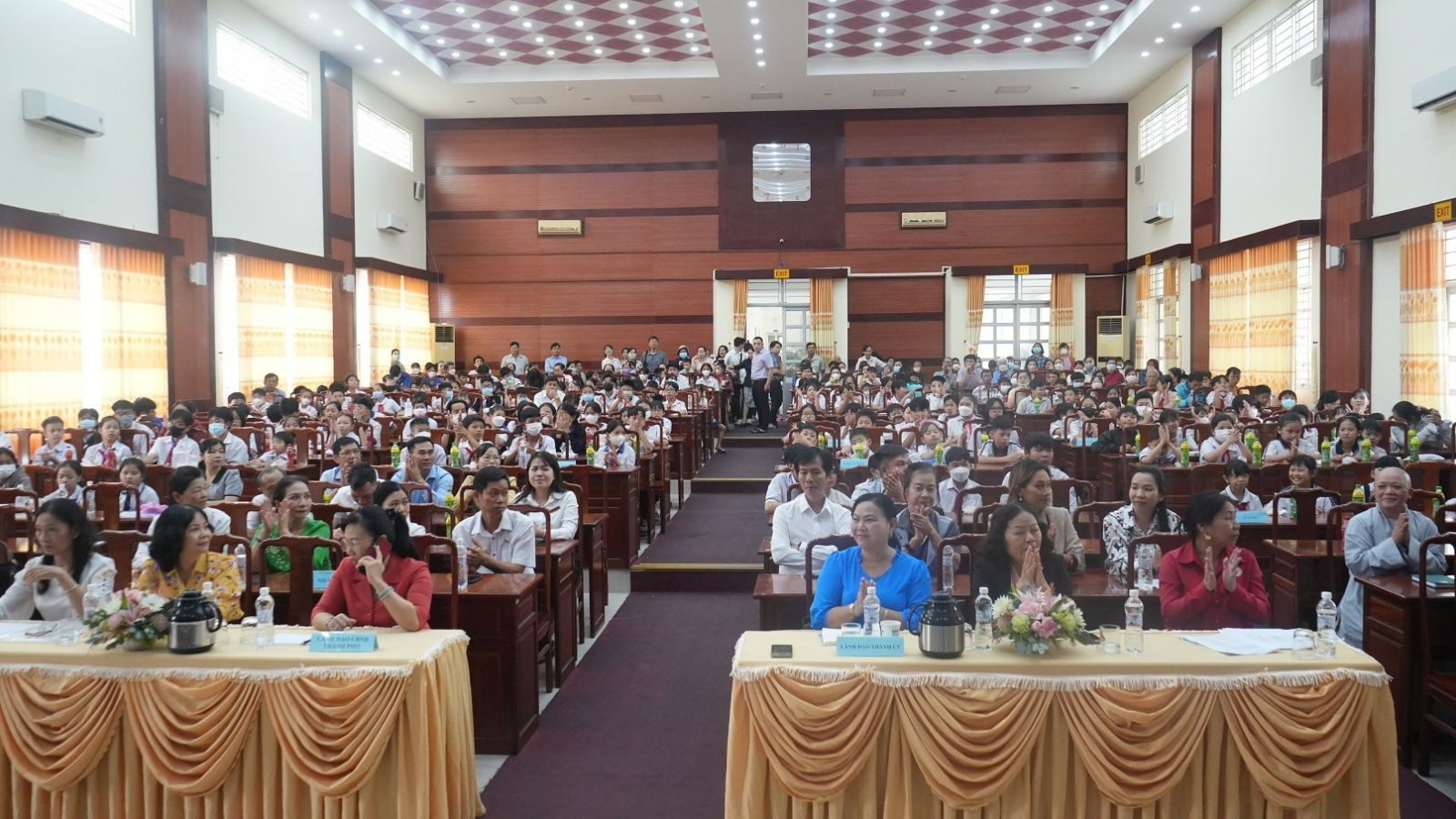 200 em học sinh là con em người khuyết tật, bệnh nhân nghèo đã được Công ty Tân Hiệp Phát và các mạnh thường quân hỗ trợ, nâng bước đến trường trong dịp vừa qua.