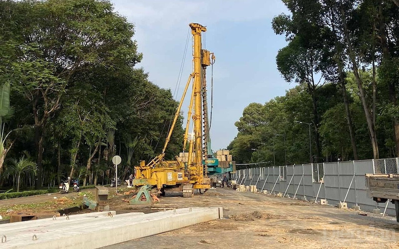 ông Lương Minh Phúc - Giám đốc Ban Giao thông cho biết, hiện nay, đơn vị đang được thành phố giao triển khai 5 dự án giao thông trọng điểm bao gồm: Vành đai 3 TP.HCM; nút giao thông An Phú; dự án nâng cấp, mở rộng quốc lộ 50; hầm chui Nguyễn Văn Linh - Nguyễn Hữu Thọ; đường nối Trần Quốc Hoàn - Cộng Hòa.