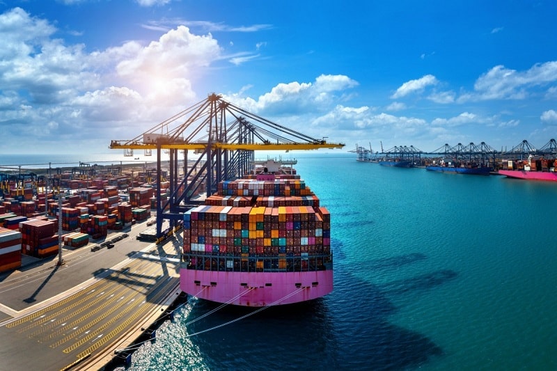Nền kinh tế Việt Nam phụ thuộc lớn vào bên ngoài với tổng kim ngạch thương mại năm 2022 hơn 730 tỷ USD