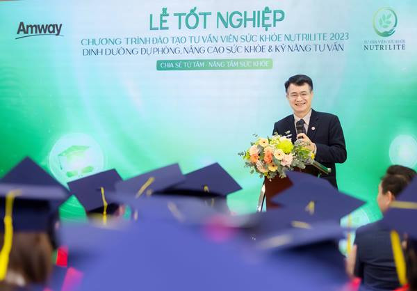 PGS.TS Trần Thanh Dương – Viện trưởng Viện Dinh Dưỡng Quốc Giap/phát biểu tại buổi lễ tốt nghiệp