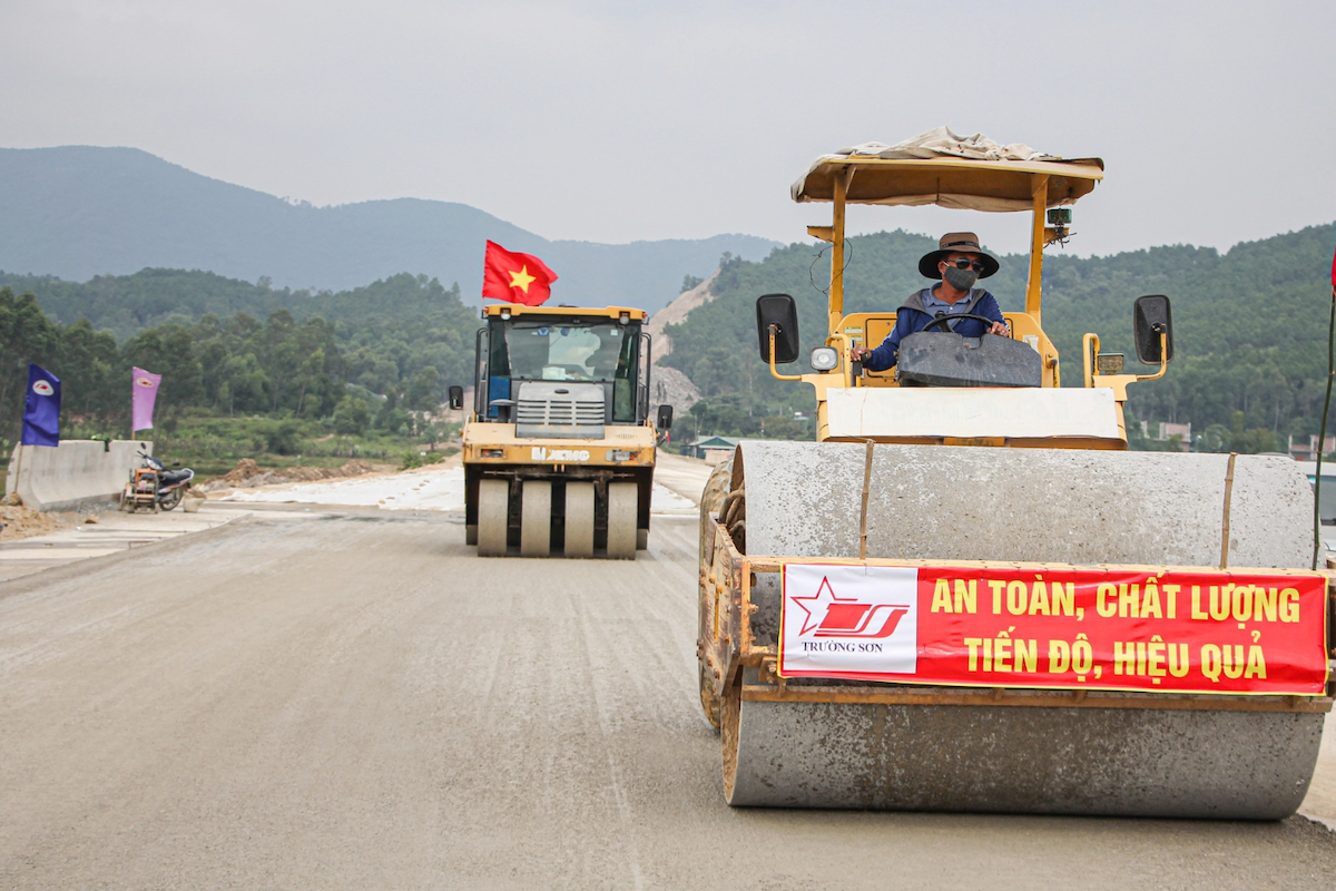 khẩn trương hoàn thành đường cao tốc Bắc - Nam đoạn Diễn Châu - Bãi Vọt