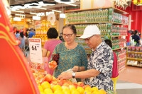 Đông đảo khách hàng dự “khai tiệc” mừng sinh nhật WinMart 9 tuổi