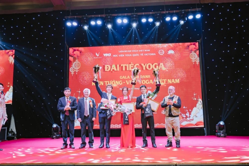 Tôn vinh các vận động viên xuất sắc trong các giải thi đấu Yoga Tôn vinh các vận động viên xuất sắc trong các giải thi đấu Yoga