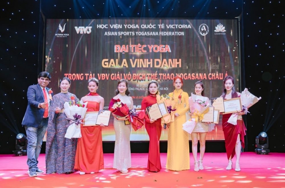 Tôn vinh các vận động viên xuất sắc trong các giải thi đấu Yoga Tôn vinh các vận động viên xuất sắc trong các giải thi đấu Yoga