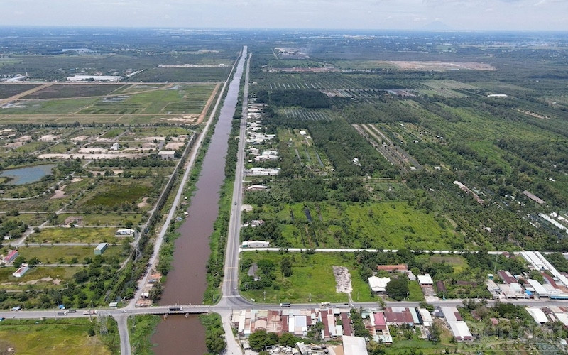 Hàng nghìn km cao tốc Bắc – Nam và hàng trăm các dự án trọng điểm trải dài khắp 63 tỉnh, thành, là một áp lực lớn cho nhiều địa phương khi thiếu nguồn VLXD để triển khai các dự án đầu tư công.