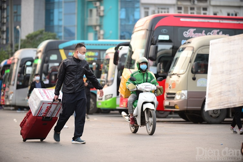 Nhiều ý kiến cho rằng, Việc xuất hoá đơn bắt buộc trước chuyến đi, kèm theo hợp đồng vận chuyển sẽ làm giảm thiểu tối đa tình trạng trốn thuế - Ảnh minh họa