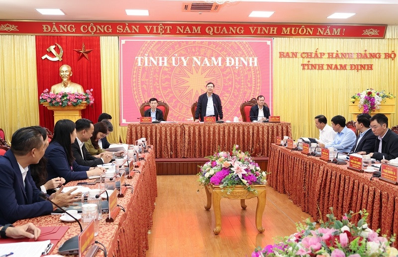 Lãnh đạo tỉnh Nam Định làm việc với Tập đoàn An Thịnh nghe báo cáo về đề xuất quy hoạch tại xã Bạch Long, huyện Giao Thủy (Ảnh: VD)