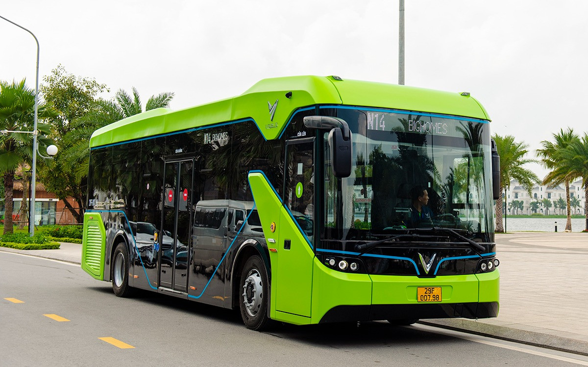 Xe bus điện Vinbus là minh chứng cho sự khả thi cho việc chuyển đổi xe đưa đón học sinh từ nhiên liệu xăng sang điện.