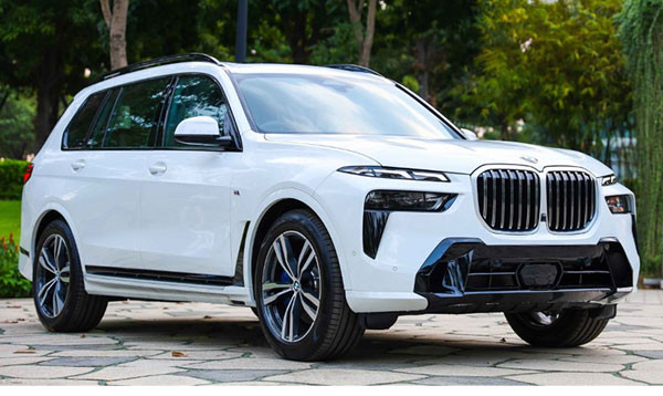 BMW X7.