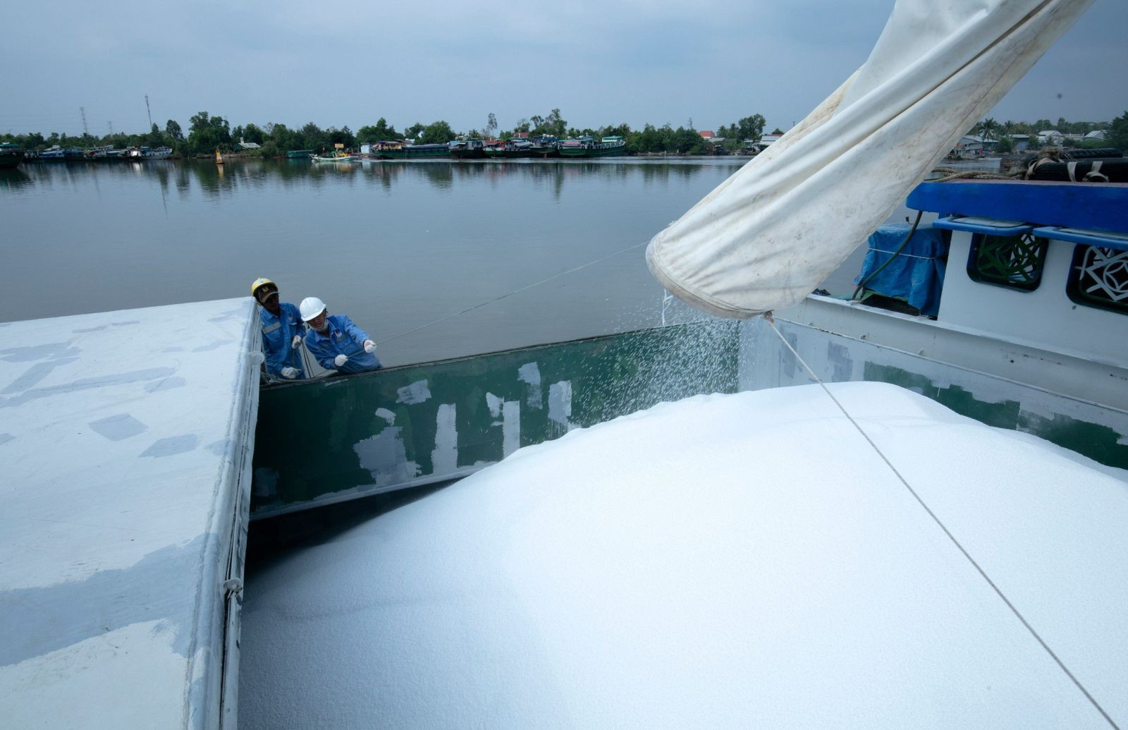 Chào mừng một mùa Xuân mới, Phân bón Cà Mau khởi động bằng những lô hàng chất lượng cao thâm nhập vào hai thị trường mới với tiềm năng vượt trội