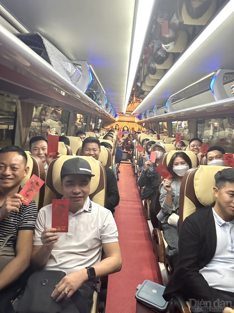 Đoàn gồm 68 khách khởi hành chuyến đầu tiên trong năm Giáp Thìn của Vietravel Hải Phòng đi Miền Tây