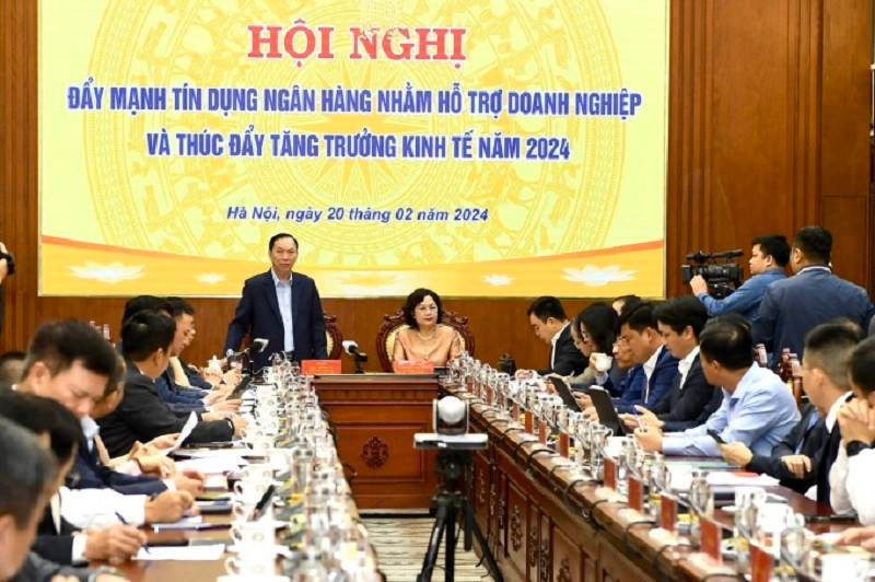 Hội nghị đẩy mạnh tín dụng ngân hàng nhằm hỗ trợ doanh nghiệp và thúc đẩy tăng trưởng kinh tế năm 2024. (Ảnh: SBV)