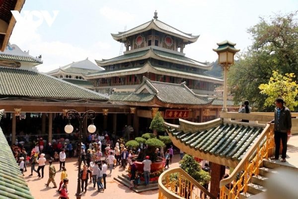 Miếu Bà Chúa Xứ Núi Sam – Điểm đến không thể bỏ qua của du khách
