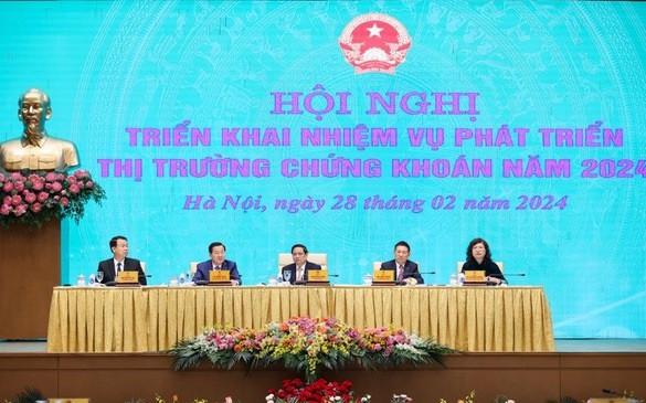 Thủ tướng Chính phủ Phạm Minh Chính chủ trì Hội nghị triển khai nhiệm vụ phát triển thị trường chứng khoán (TTCK) năm 2024. (Ảnh:VGP/Nhật Bắc)