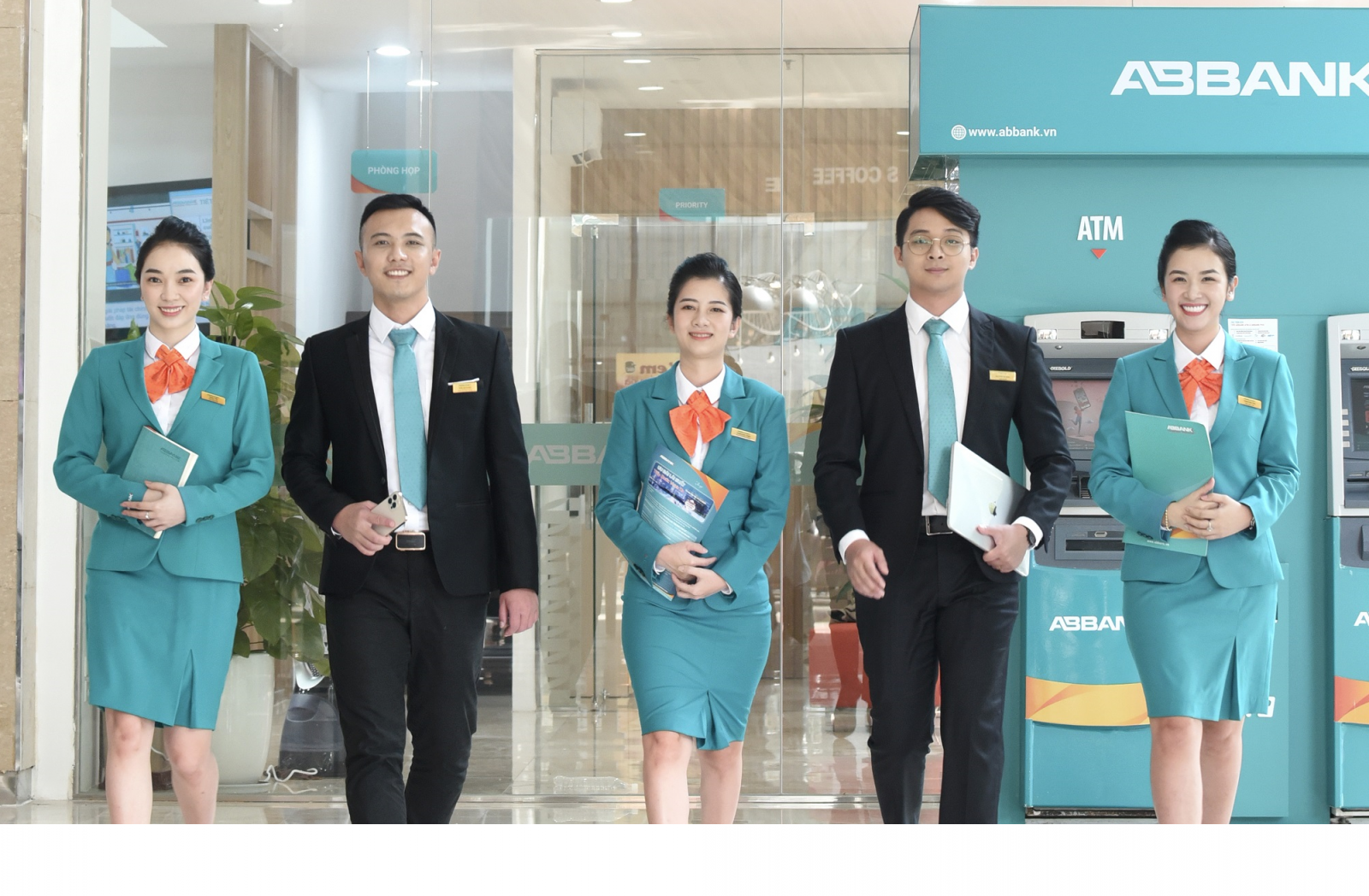 Với giá trị cốt lõi Nhân sự là tài sản quý giá nhất của tổ chức, ABBANK xác định một trong những mục tiêu chiến lược quan trọng là kiến tạo môi trường làm việc tốt nhất cho nguồn CBNV chất lượng cao của mình