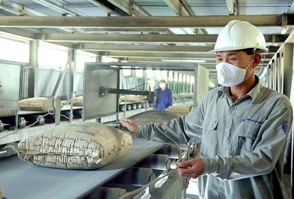 Sản xuất xi măng tại Công ty Xi măng Vicem Hải Phòng. Ảnh Trần Dũng