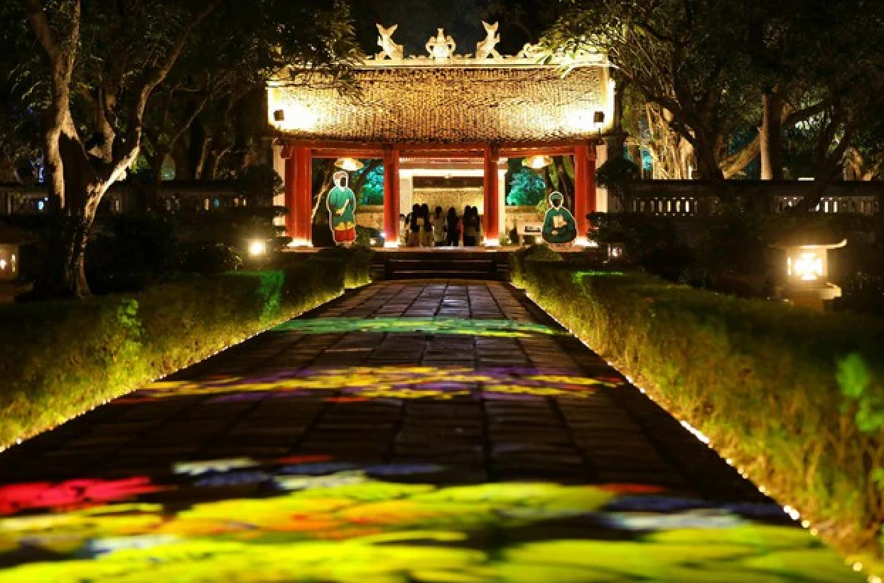 Tour đêm Văn Miếu - Quốc Tử Giám với chủ đề 