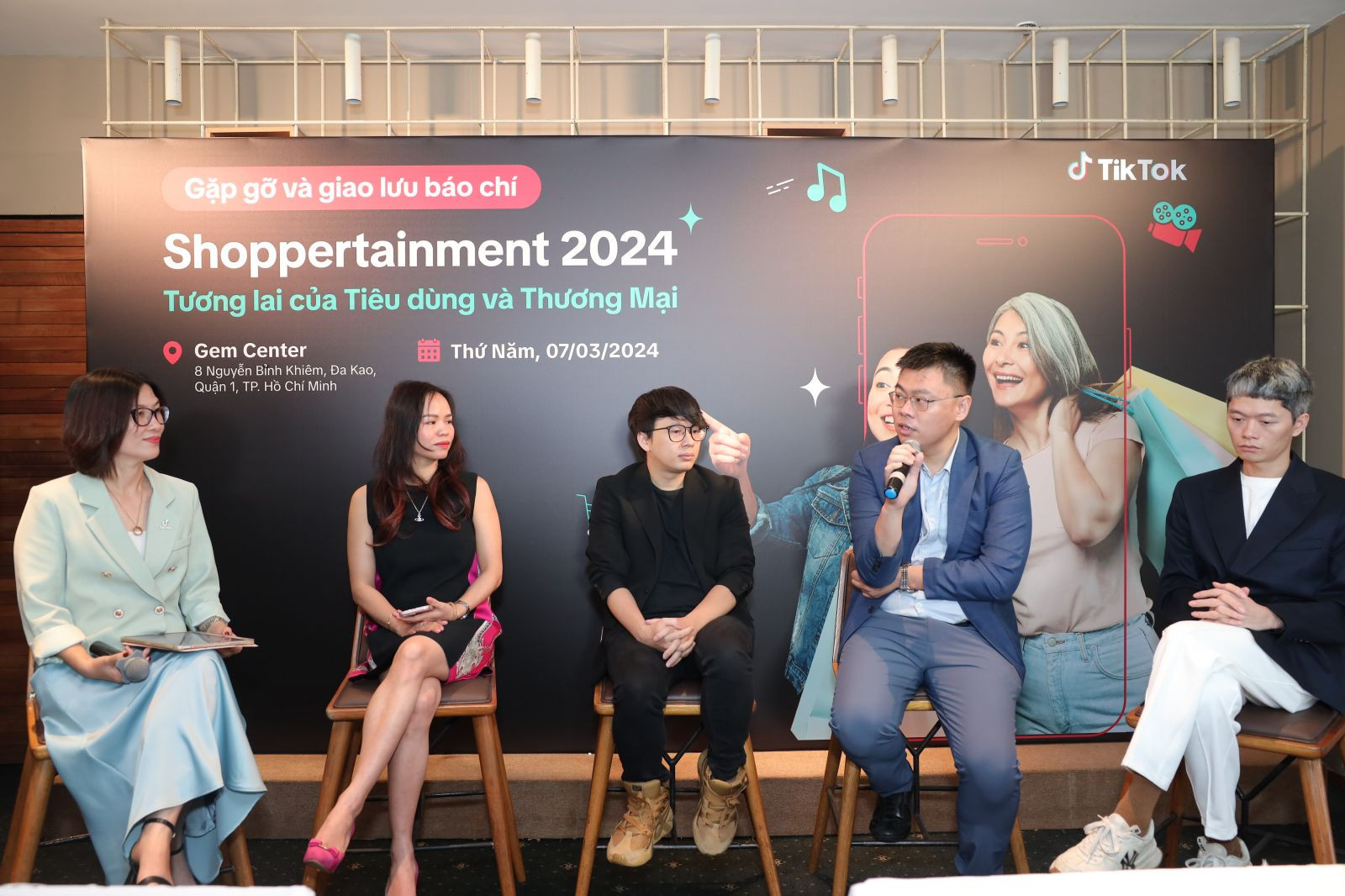 Phiên toạ đàm với chủ đề “What & Why Shoppertainment 2024” đã diễn ra ngày 7 tháng 3 năm 2024 với sự tham gia của: TS Trương Minh Huy Vũ- Phó Viện trưởng Viện nghiên cứu Phát triển TP.HCM, Bà Nguyễn Diệu Cầm - Tổng giám đốc T&A Ogilvy, ÔngTiến Đặng - Head of Digital Marketing nhánh CPD của L'Oreal Vietnam, Ông Đặng Thanh Định -  CEO Nerman