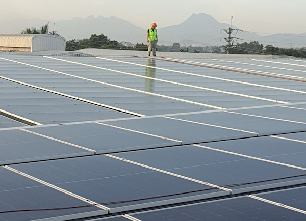 giai đoạn 2021-2025 chúng ta cần bổ sung thêm khoảng 4.000 MW (tương ứng 5.000 MWp) và giai đoạn 2026 -2030 khoảng 5.600 MW (7.000 MWp) thì, Chính phủ cần “khơi thông” những “rào cản” về chính sách đang gây bất lợi cho doanh nghiệp và chủ đầu tư dự án điện mặt trời mái nhà