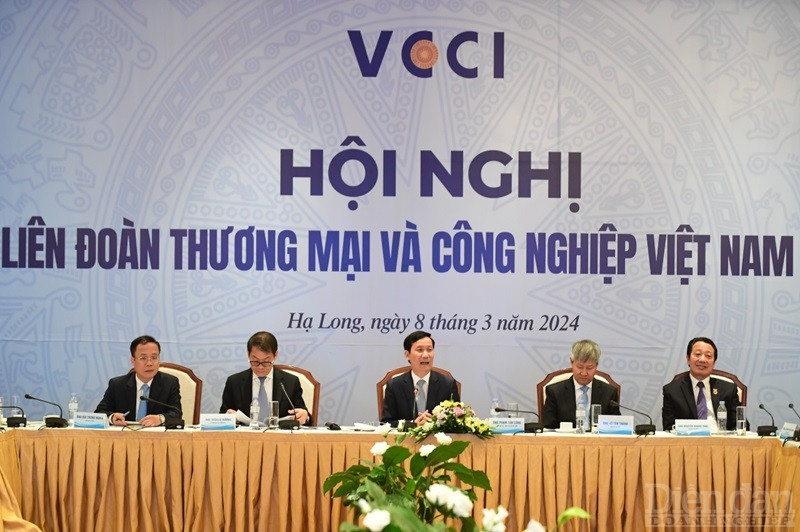 Lãnh đạo Ban Chấp hành VCCI điều hành Hội nghị