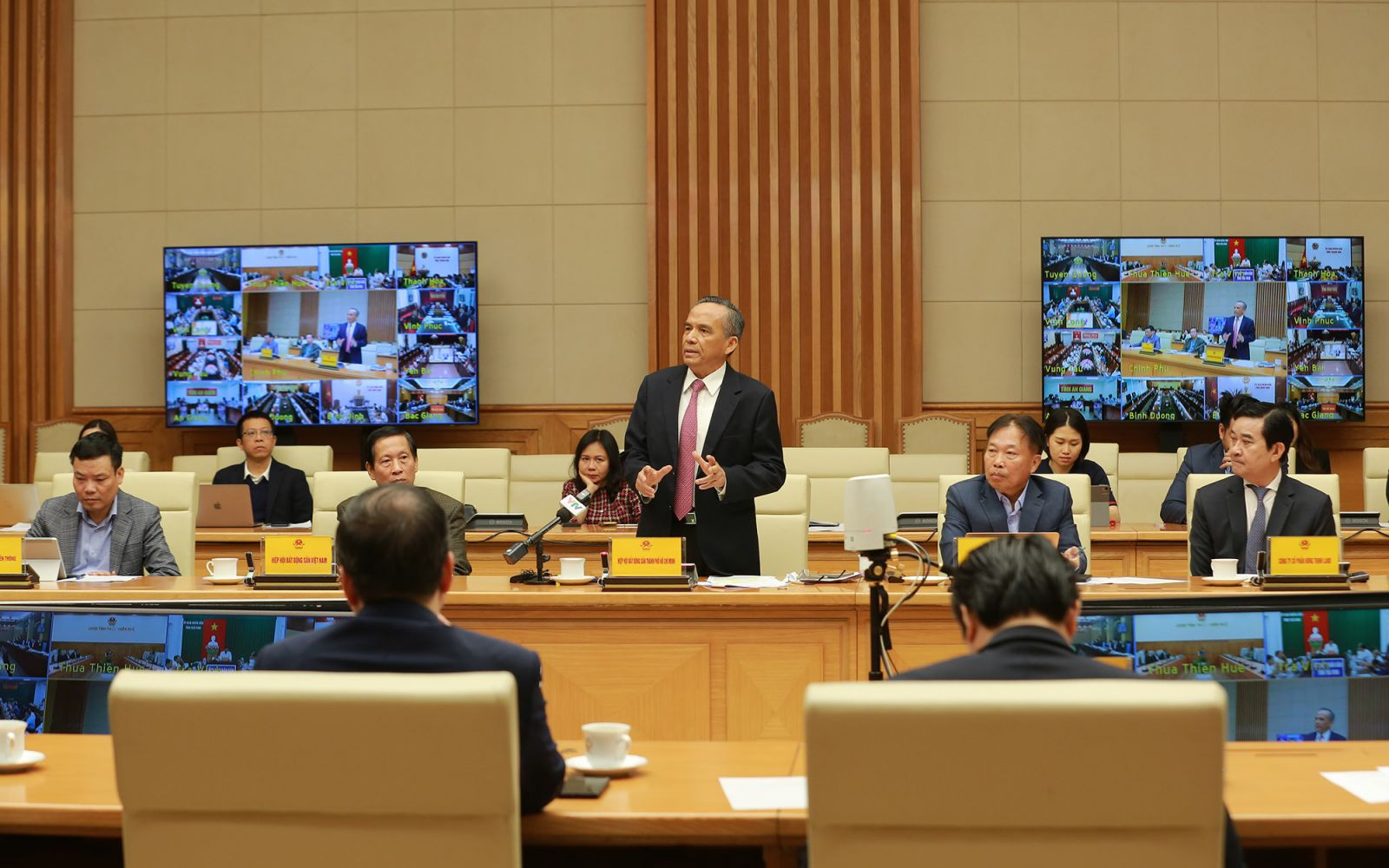 ông Lê Hoàng Châu - Chủ tịch HoREA trực tiếp và trực tuyến của Tổ công tác của Thủ tướng Chính phủ về rà soát, đôn đốc, hướng dẫn tháo gỡ khó khăn, vướng mắc trong triển khai thực hiện dự án bất động sản (BĐS) c